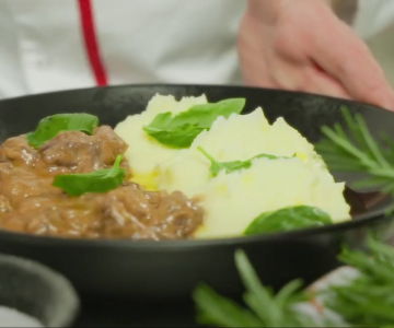 Бефстроганов з картопляним пюре