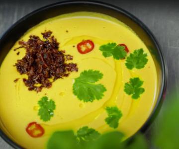 Гарбузовий суп з чіпсами з бекону