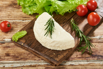 Сир м’який “Адигейський” ТМ “Mlekovita”