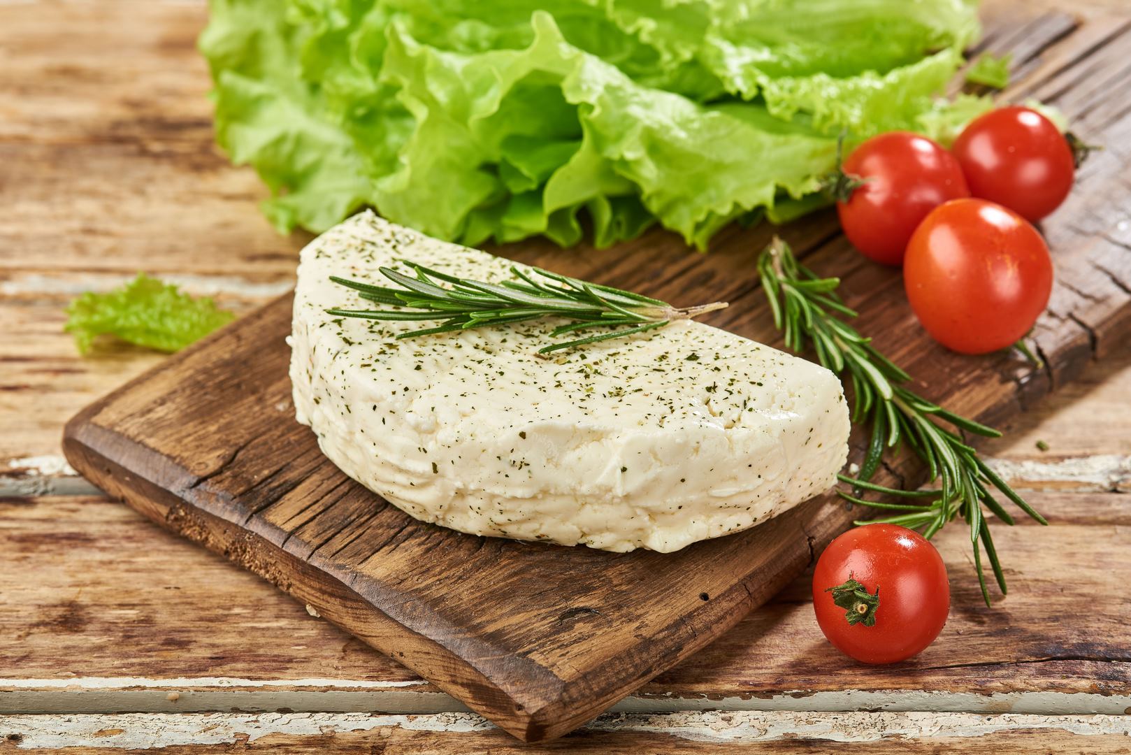 Сир м’який “Адигейський з зеленню” ТМ “Mlekovita”