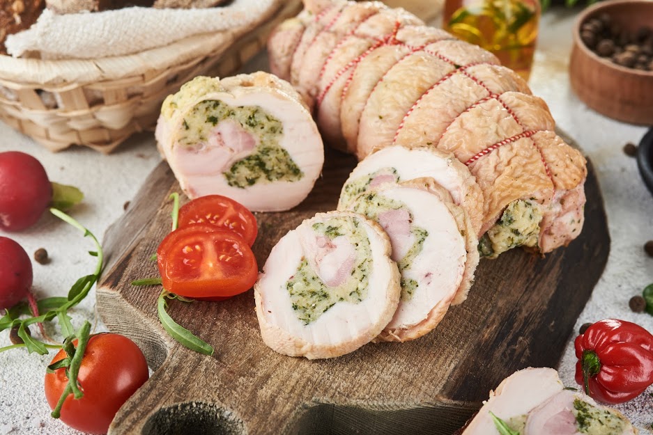 Рулет курячий зі шпинатом печений